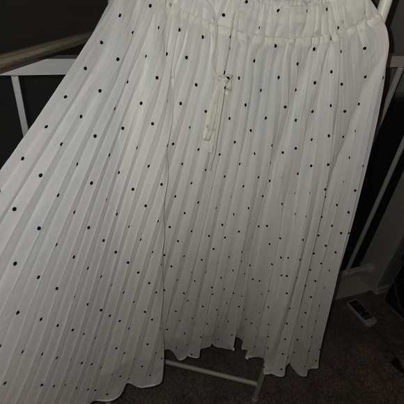 City Chic White Maxi Skirt with Black Dots - Picture 3 of 6